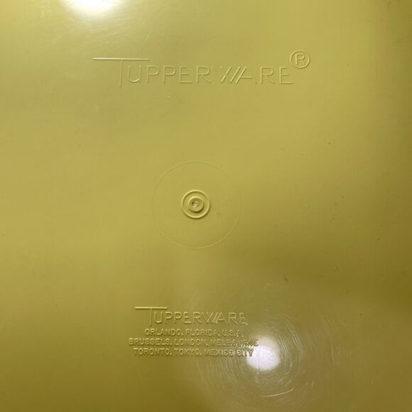 Vintage Harvest Gold Tupperware Cake Carrier With Handle Made In USA - Picture 8 of 11